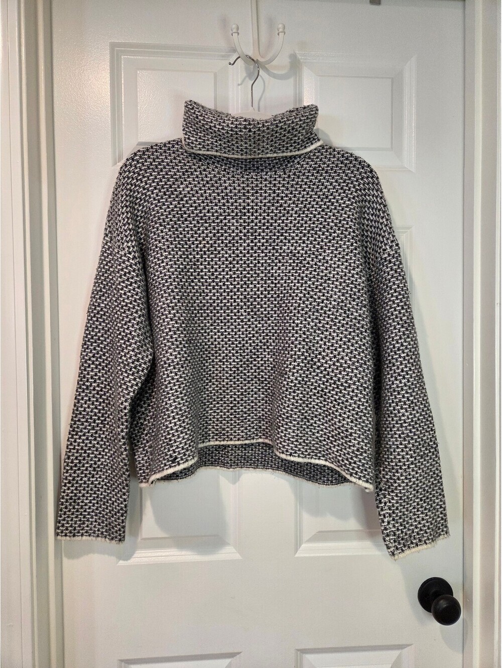 Christian Siriano New York Black and White Turtleneck Sweater Size M - Picture 3 of 7